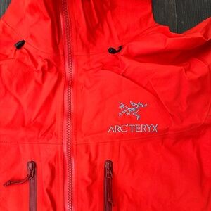 Arc’teryx Alpha SV Jacket - Red - Large